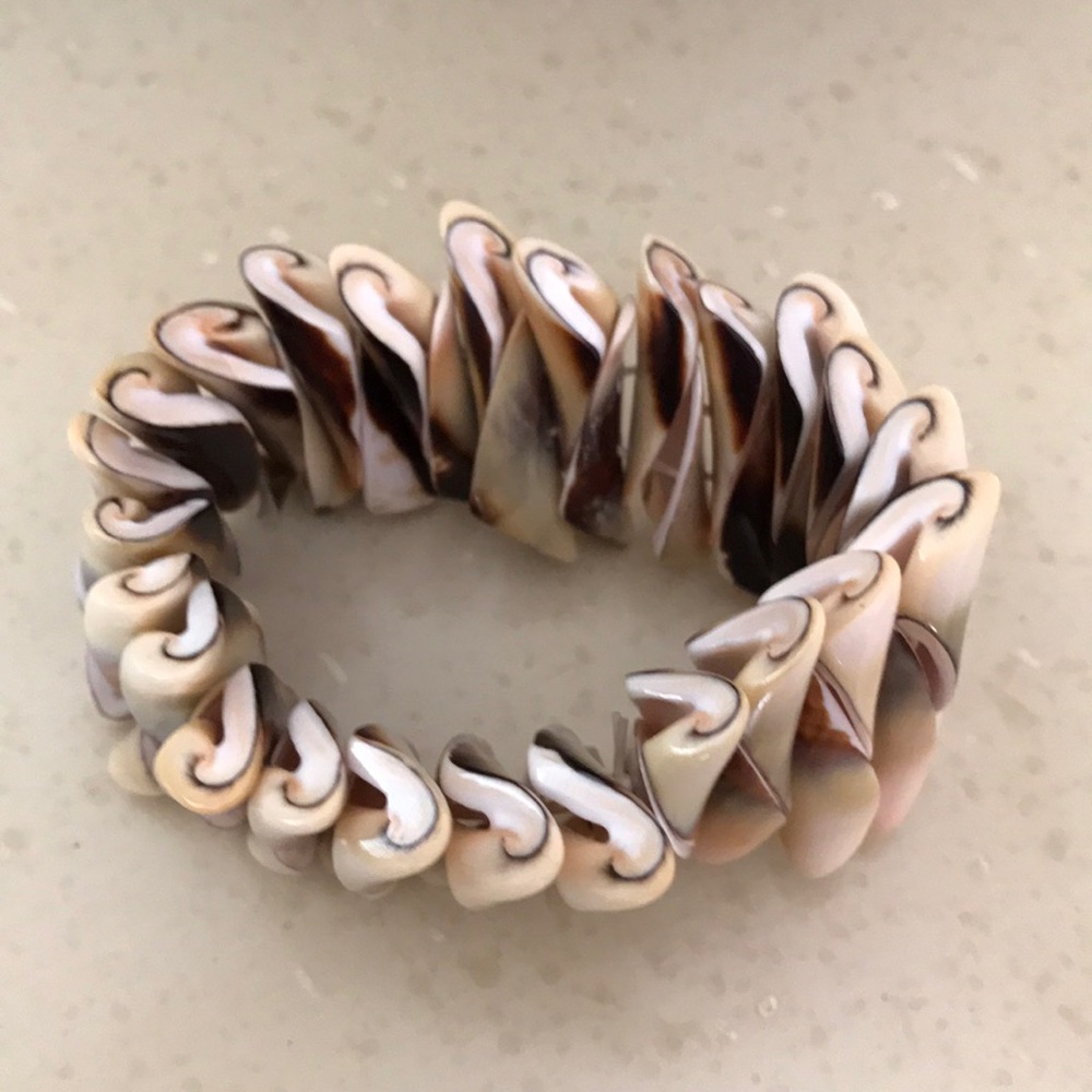 Shell bracelet - Picture 2 of 4
